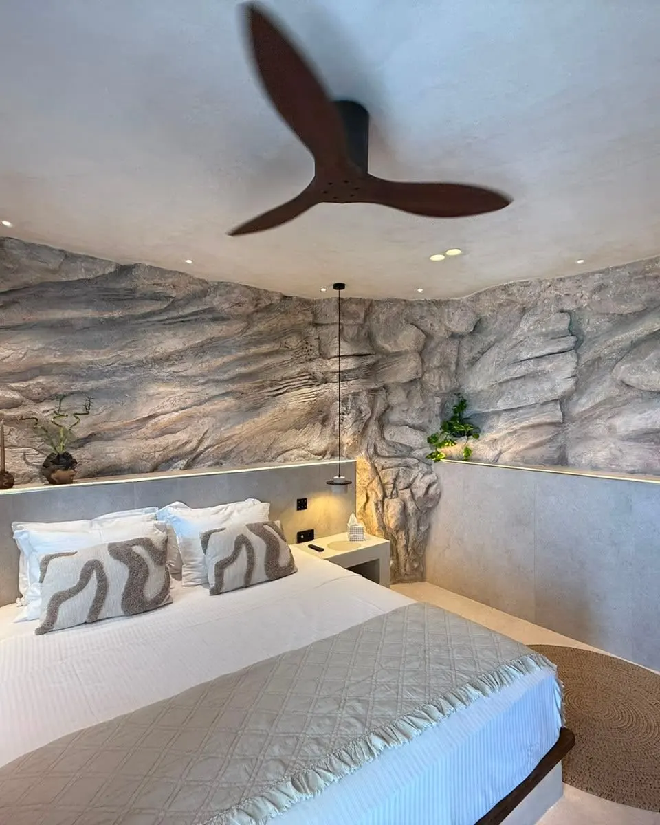 The corner of the suite where the sculpted rock wall turns and continues along the second wall