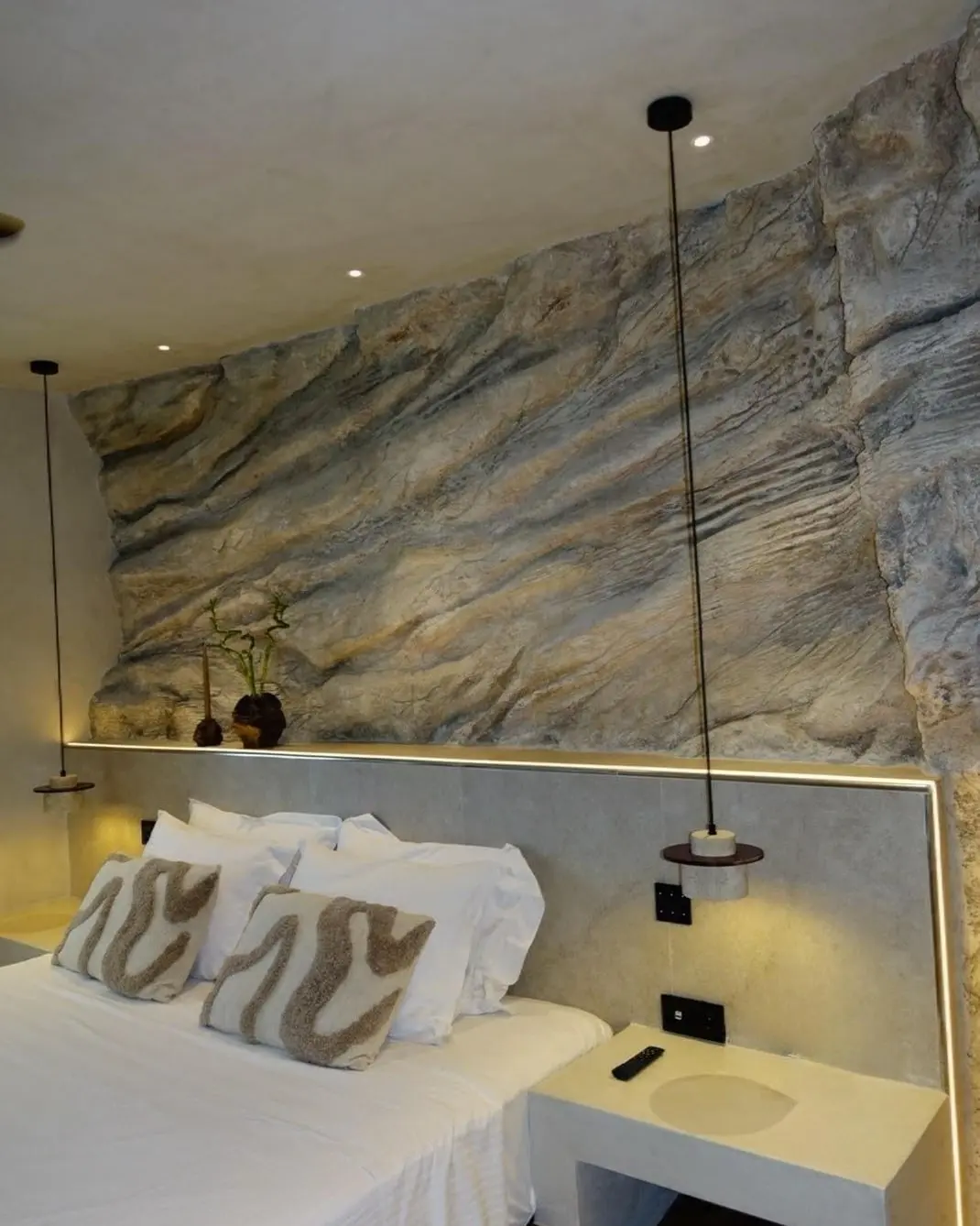 The suite in the evening, the concealed light along the shelf grazing across the rock surface